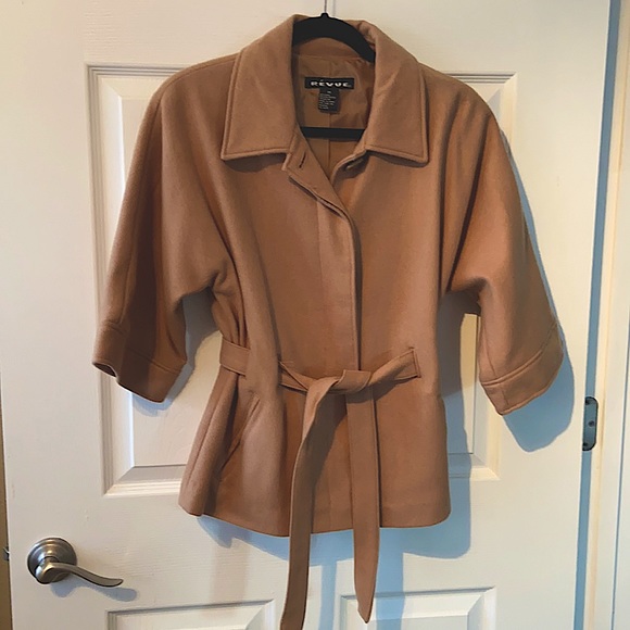 Gorgeous Révue camel colored cropped trench coat - size Medium - Picture 1 of 4